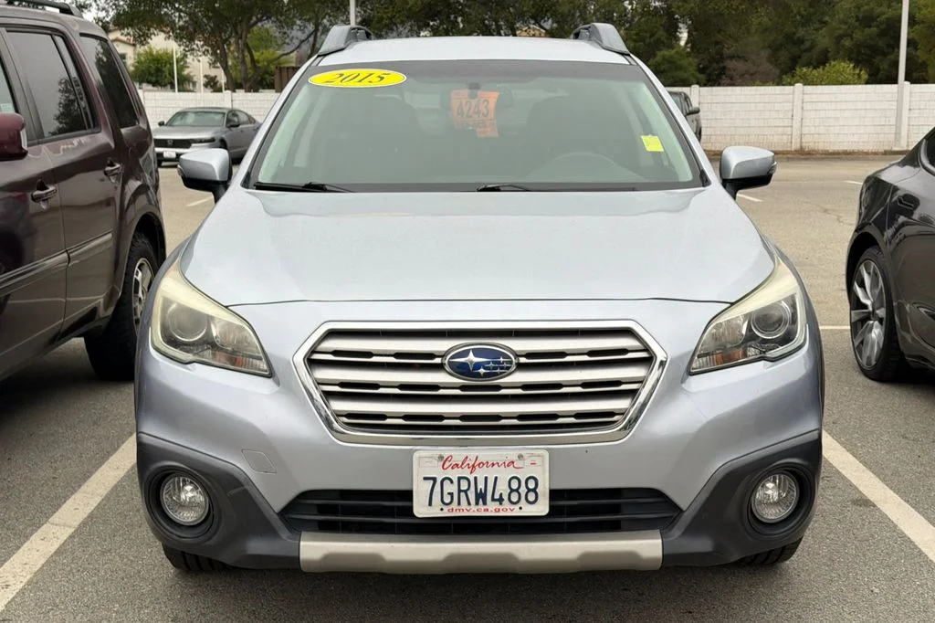 Used 2015 Ice Silver Metallic Subaru 2.5i image 3