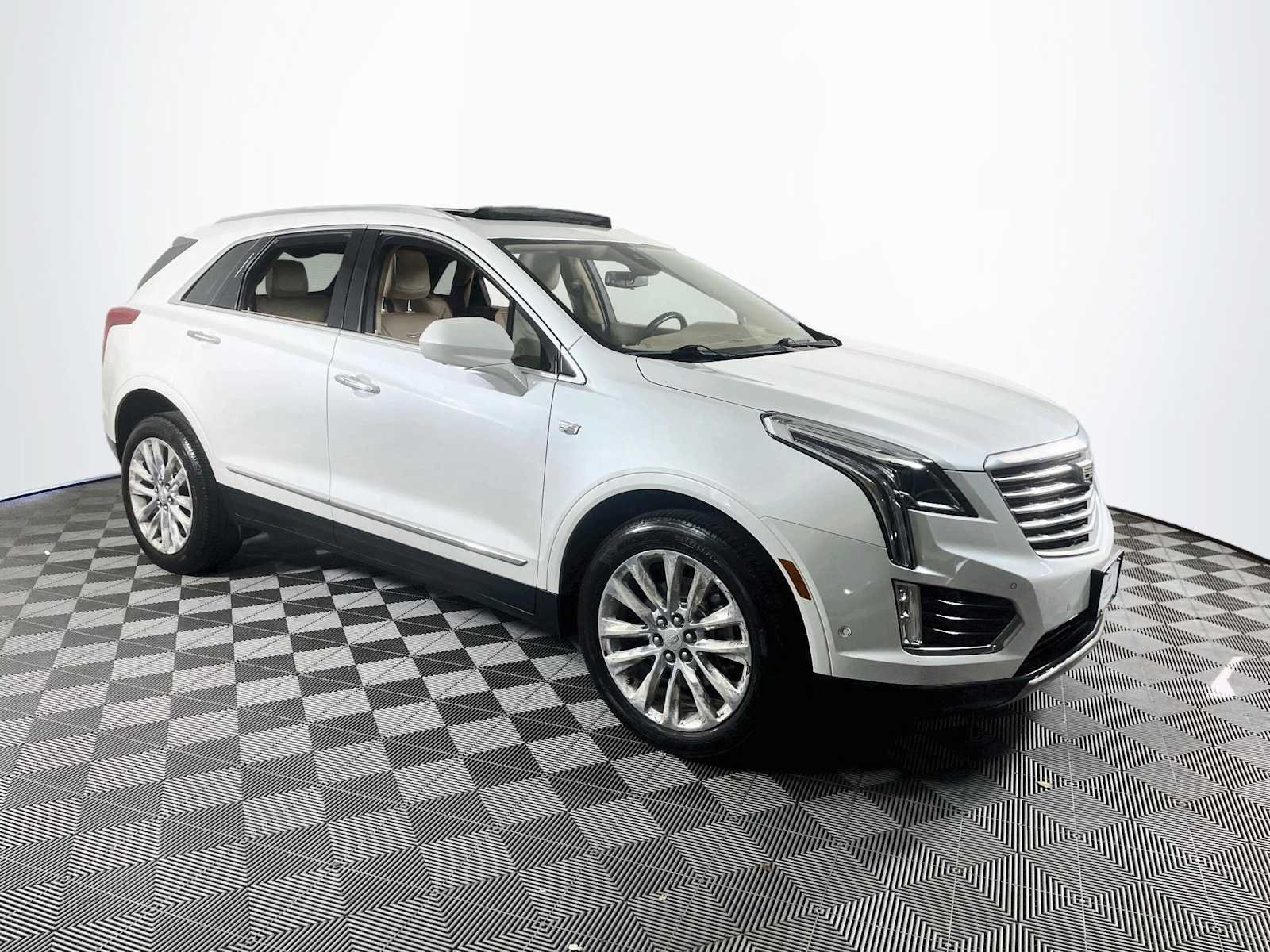 Used 2019 Crystal White Tricoat Cadillac Platinum AWD image 3