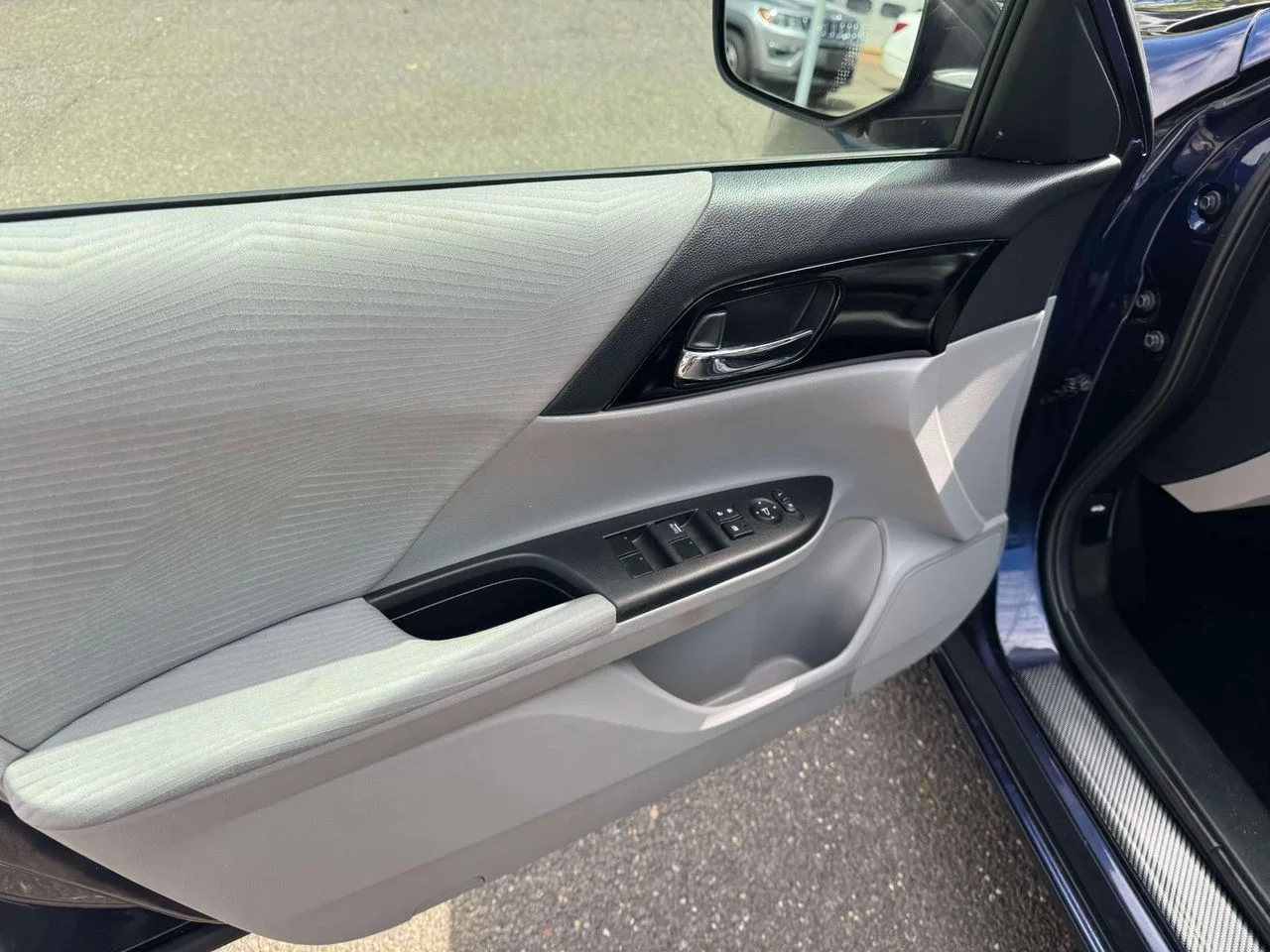 Used 2017 Deep Blue Opal Metallic Honda LX image 19