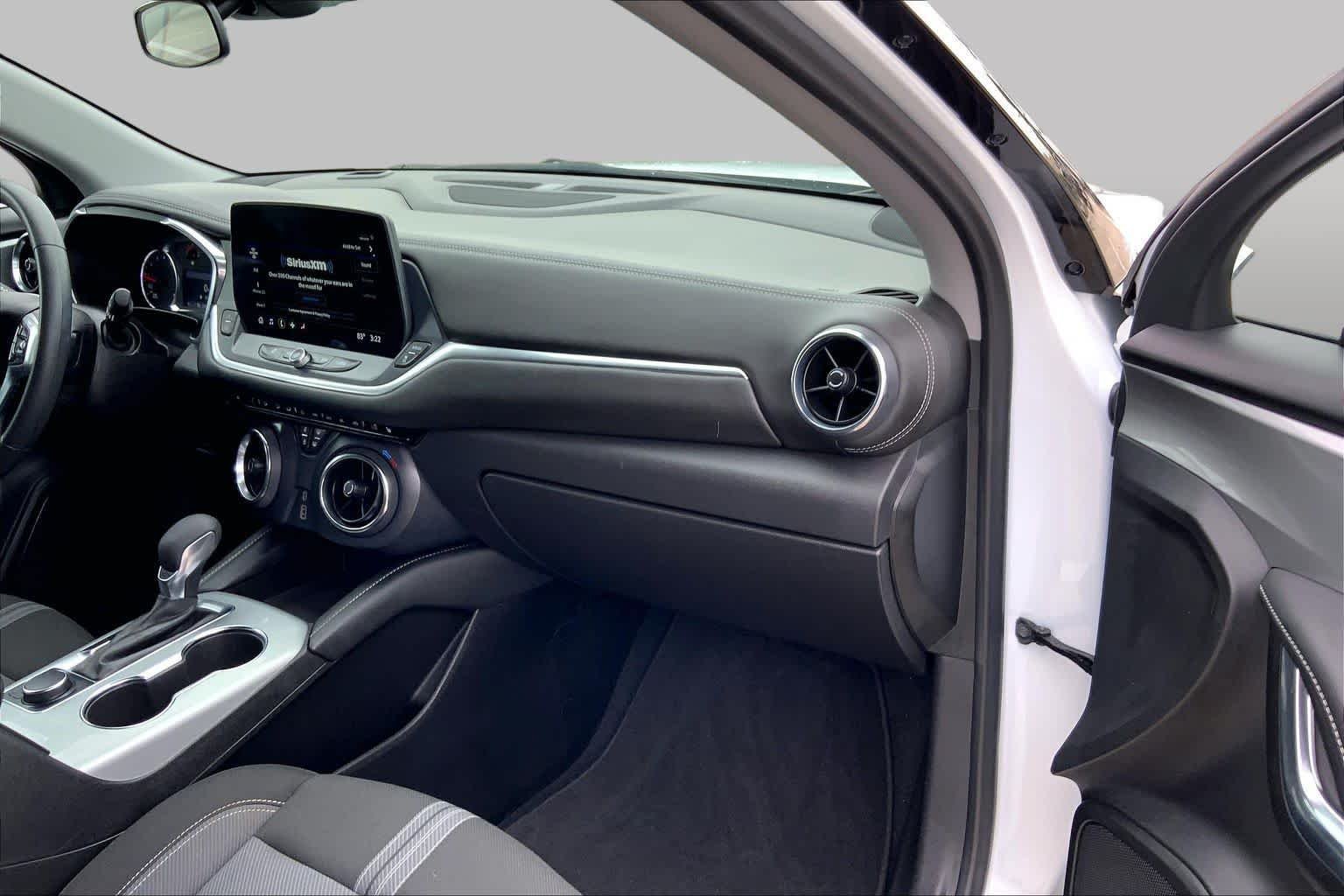 Used 2025 Summit White Chevrolet LT image 18