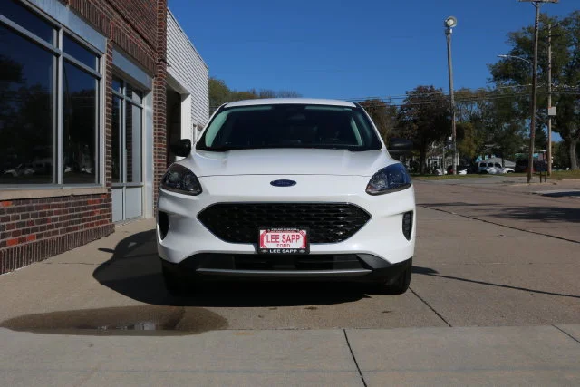 Used 2022 White Metallic Ford SE image 2