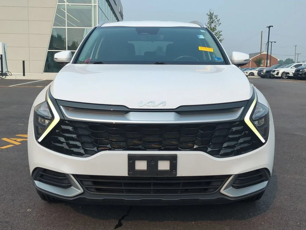 Used 2023 White Kia EX image 9
