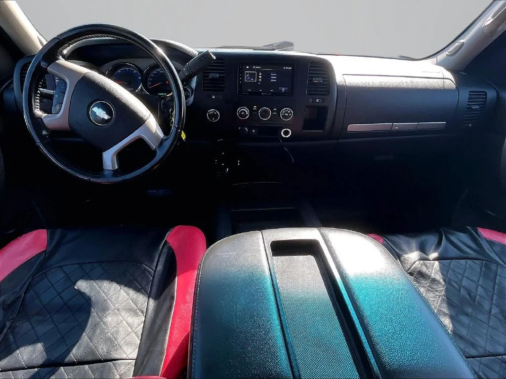 Used 2010  Chevrolet LT image 14