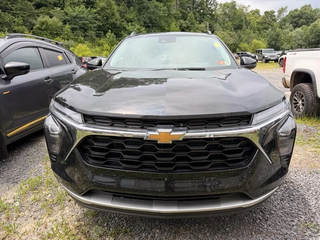 Used 2025 Black Chevrolet LT image 6