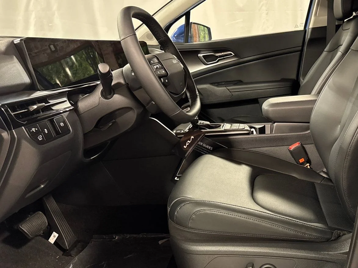 New 2026 Glacial White Pearl Kia EX image 3