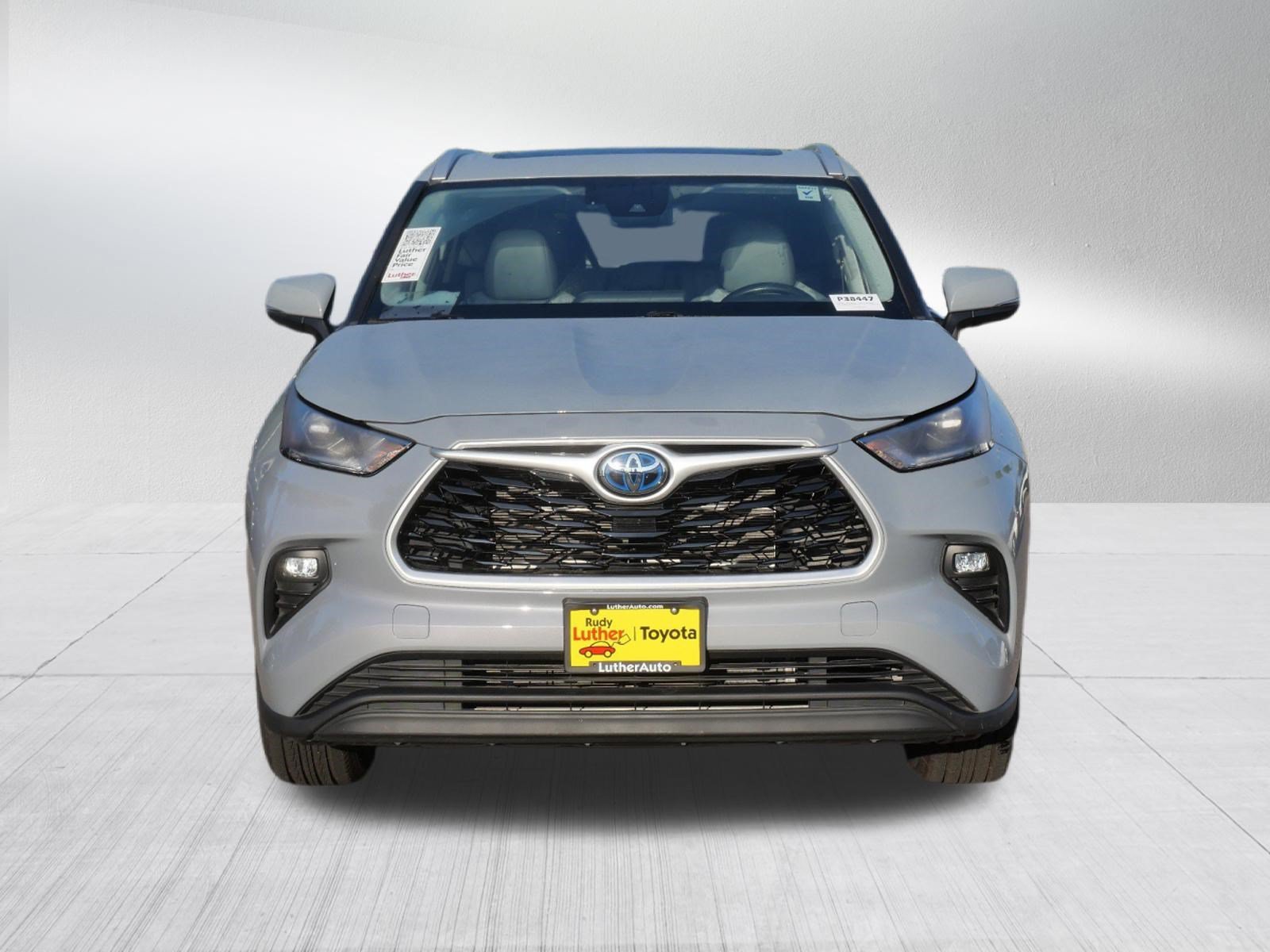 Used 2022 Toyota Highlander Bronze Edition with VIN 5TDABRCH9NS547891 for sale in Golden Valley, Minnesota