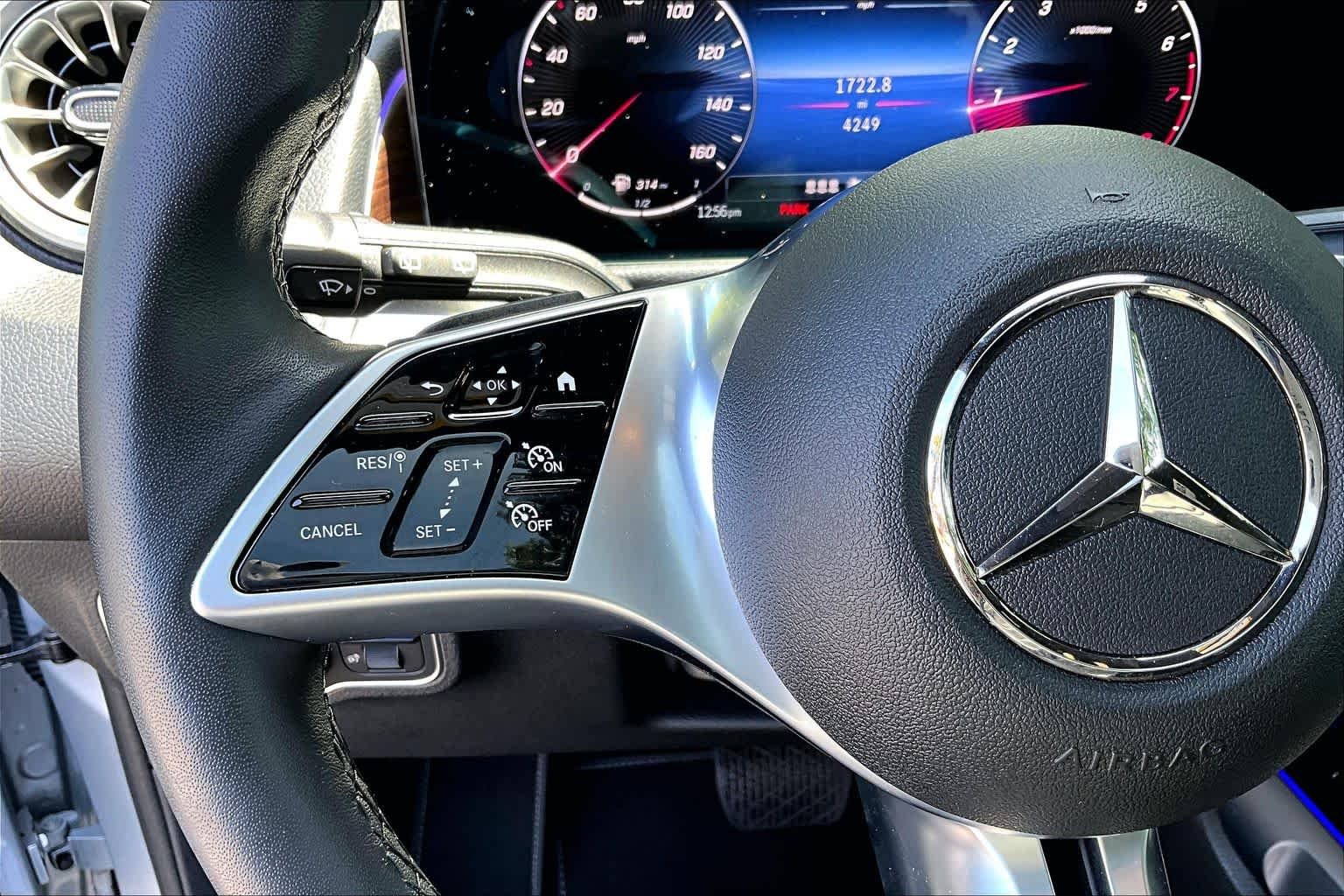 Used 2026 Cirrus Silver Metallic Mercedes-Benz GLB 250 image 24