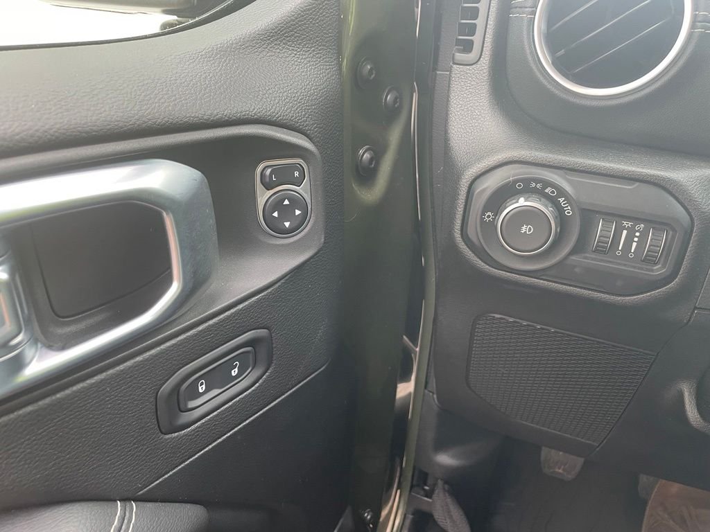 Used 2021 Sarge Green Clearcoat Jeep Unlimited Sahara image 14