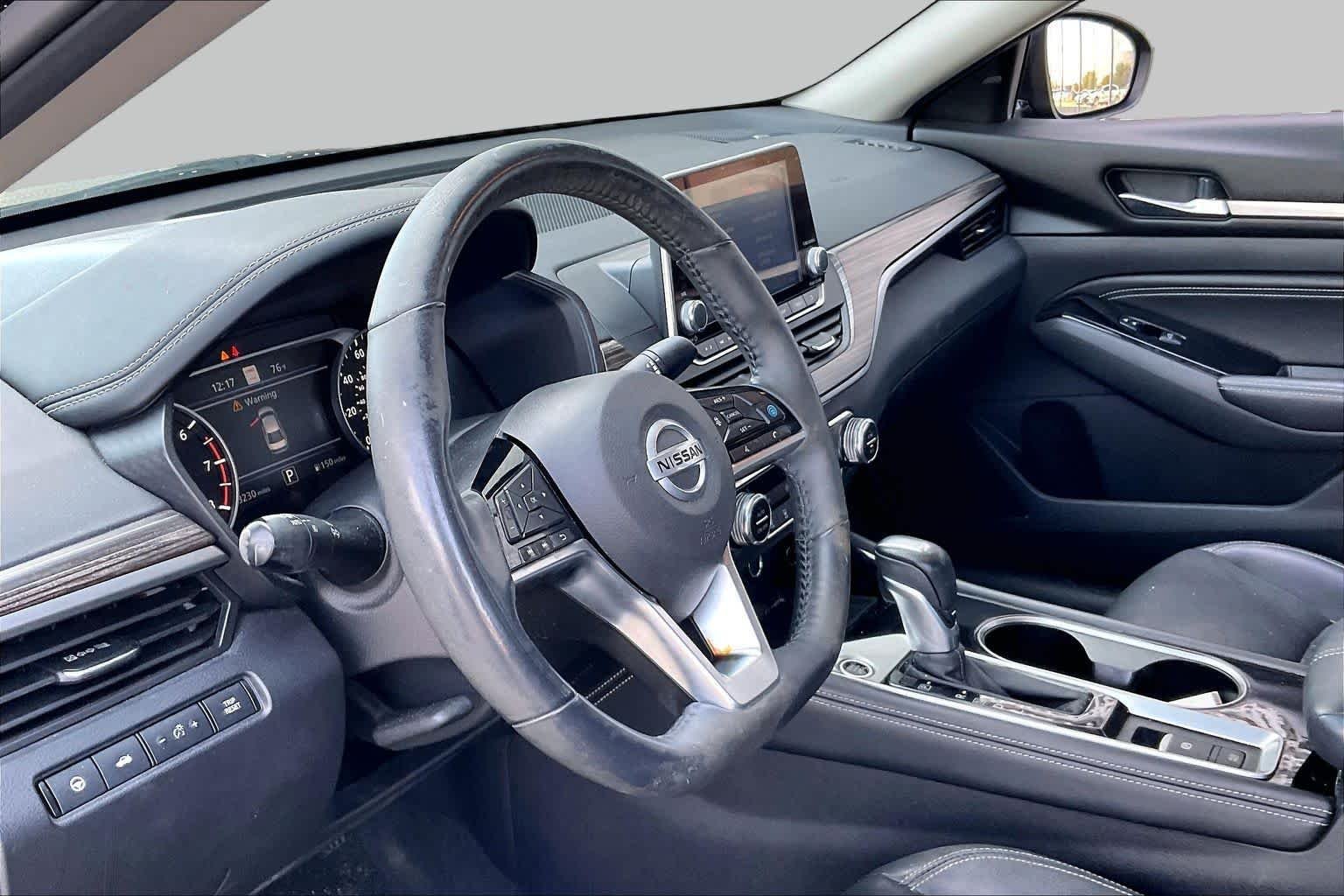 Used 2020 Super Black Nissan 2.5 Platinum image 18