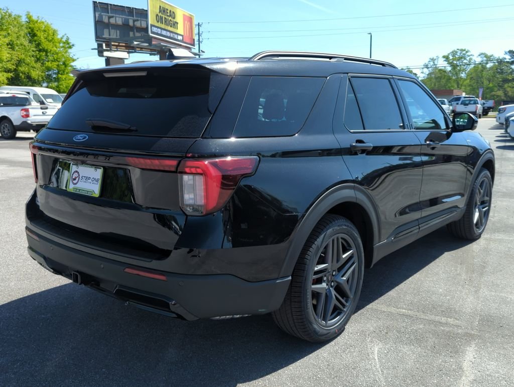 New 2026 Agate Black Metallic Ford ST-Line image 7