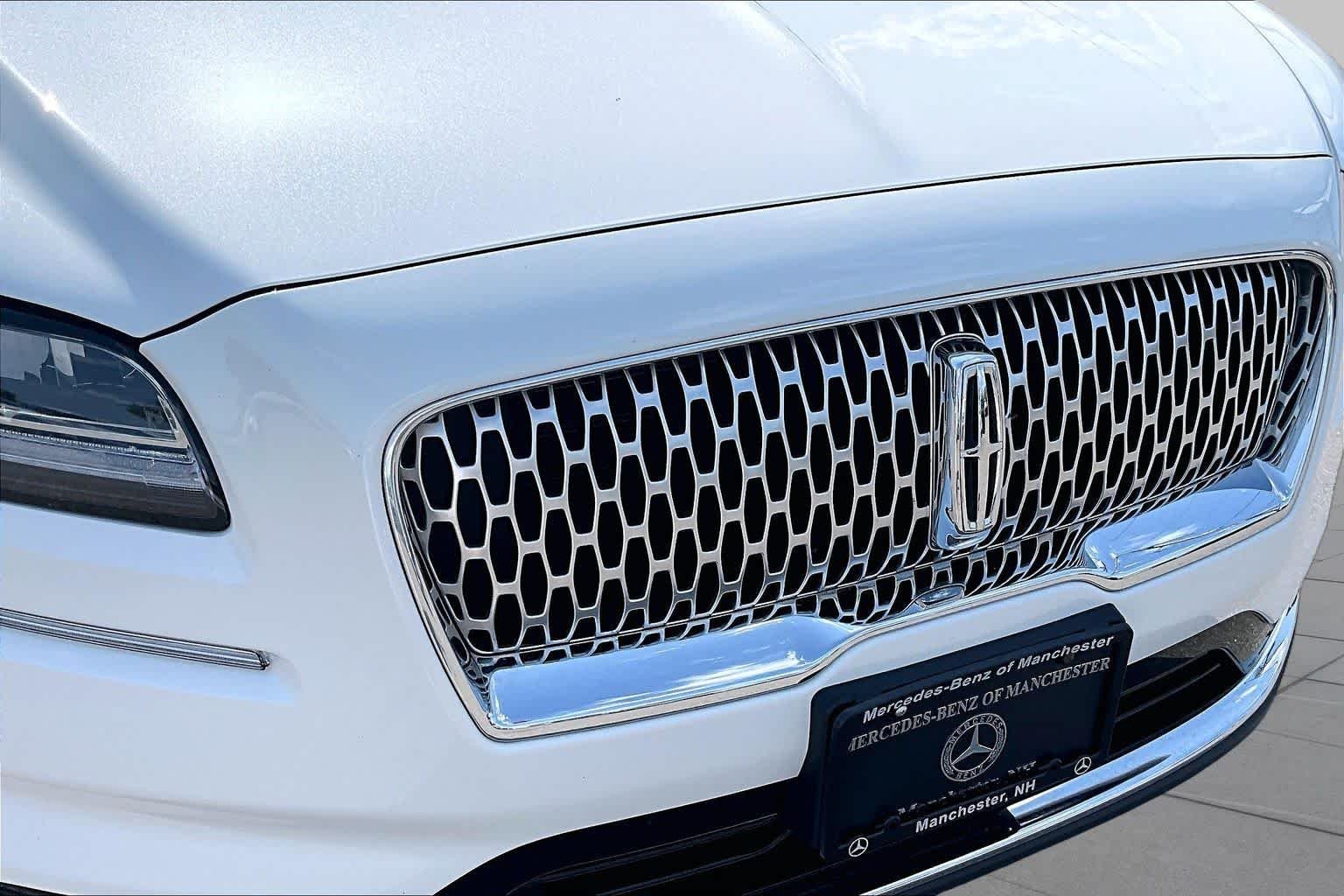 Used 2022 Pristine White Lincoln Reserve image 29