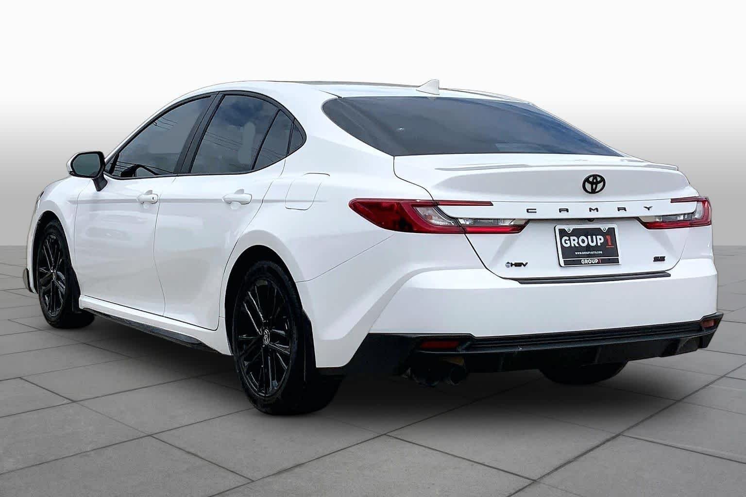 Used 2025 Ice Cap Toyota SE image 10