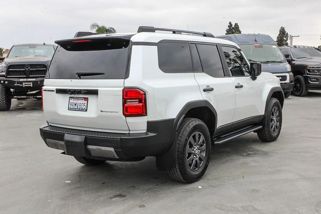 Used 2025  Toyota Base image 9