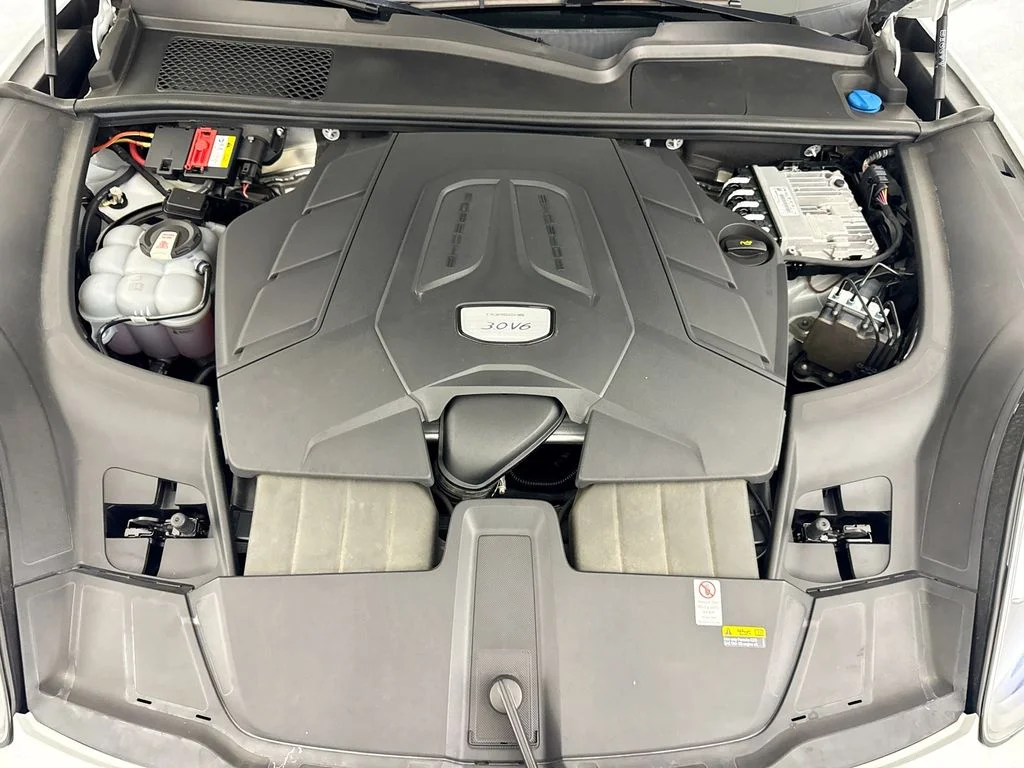 Used 2022 White Porsche Base image 31