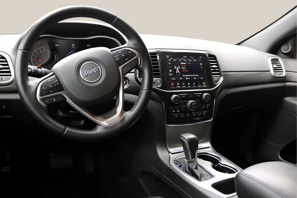 Used 2022 White Jeep Laredo X image 17