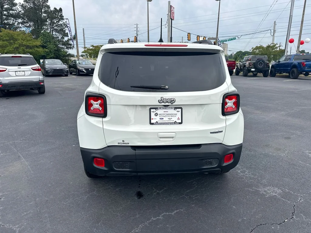 Used 2019 White Jeep Latitude image 6
