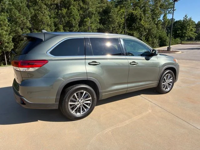 Used 2018 Jade Metallic Toyota XLE image 8