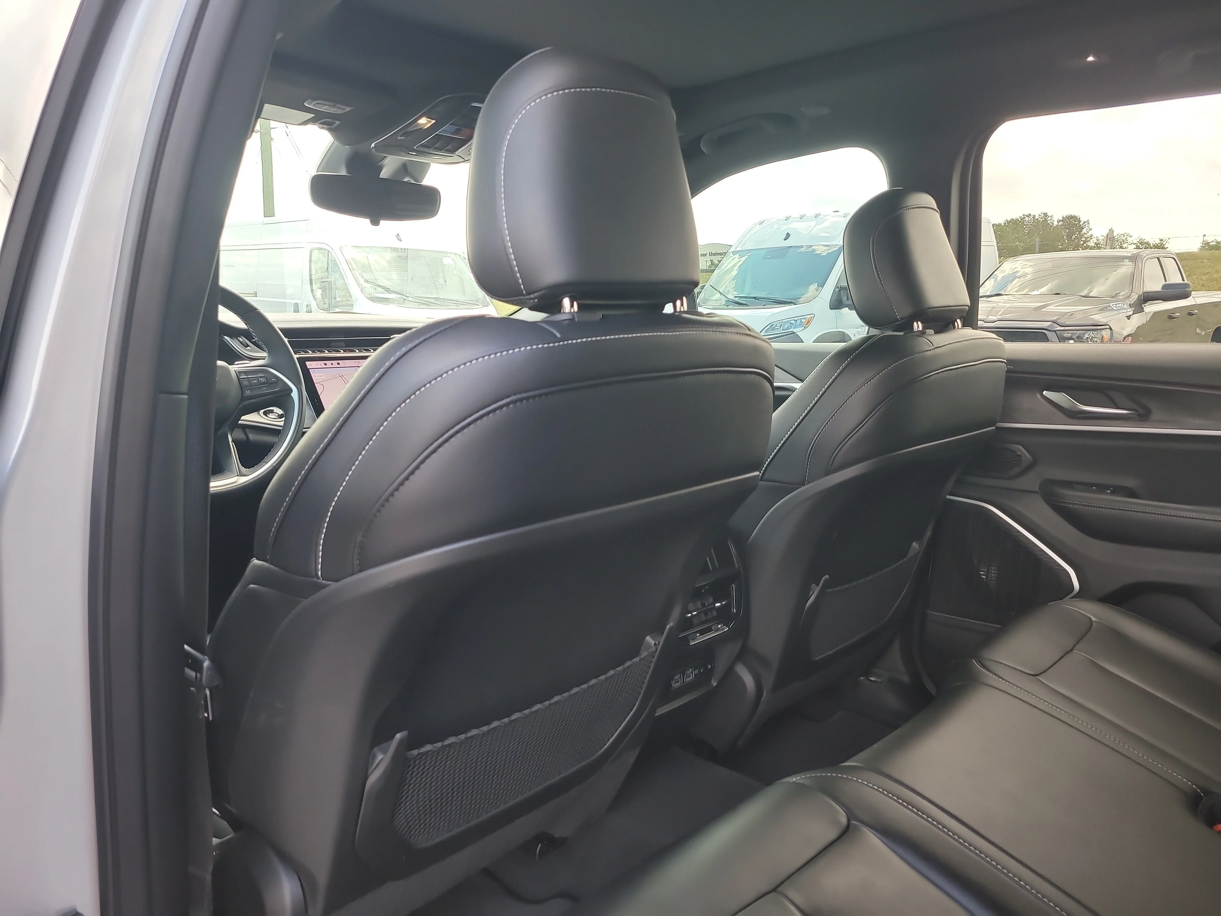 Used 2024 Silver Zynith Jeep Limited image 12