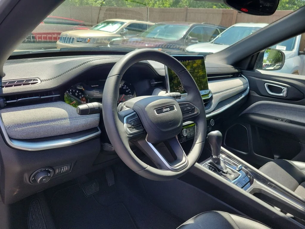 Used 2024 Silver Jeep Latitude image 20