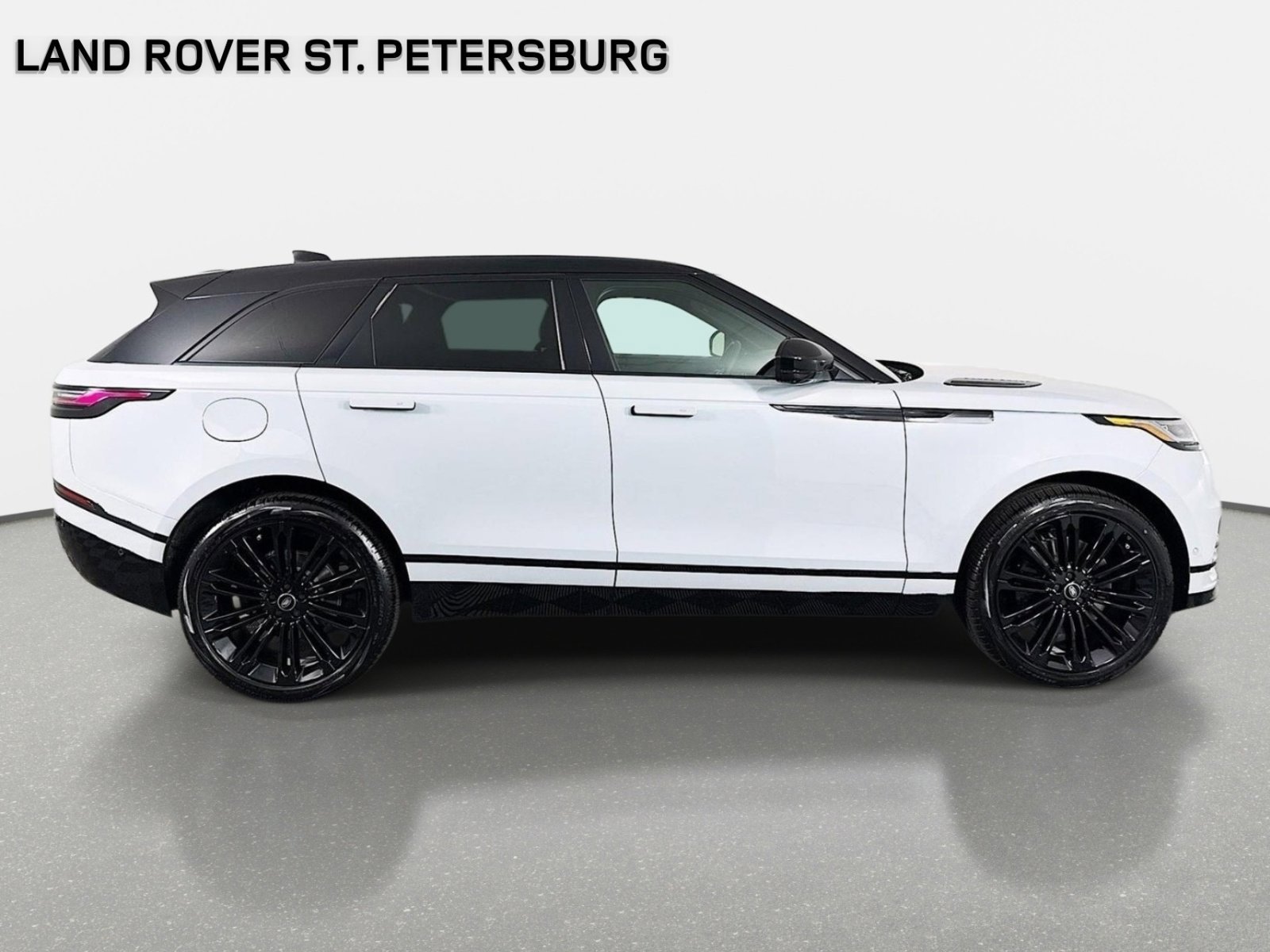 Used 2026 Gray Land Rover Dynamic SE image 4