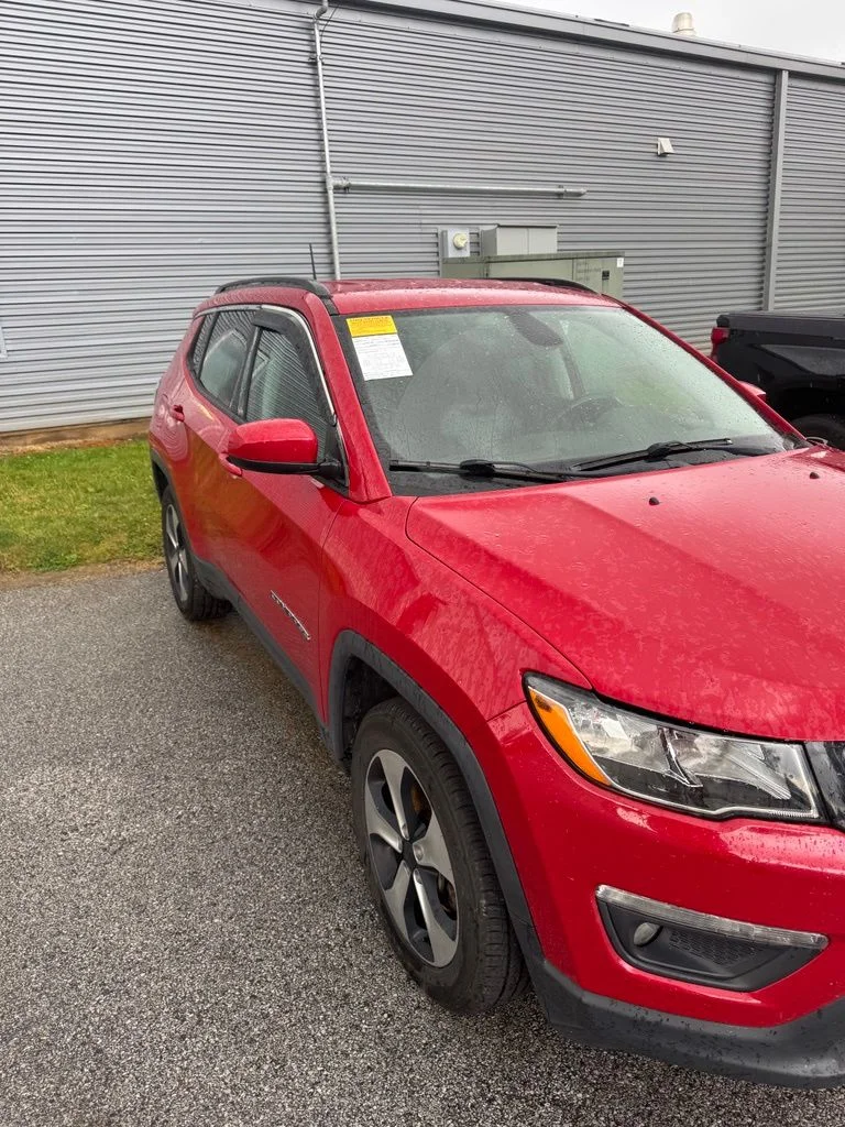 Used 2018 Red Jeep Latitude image 2