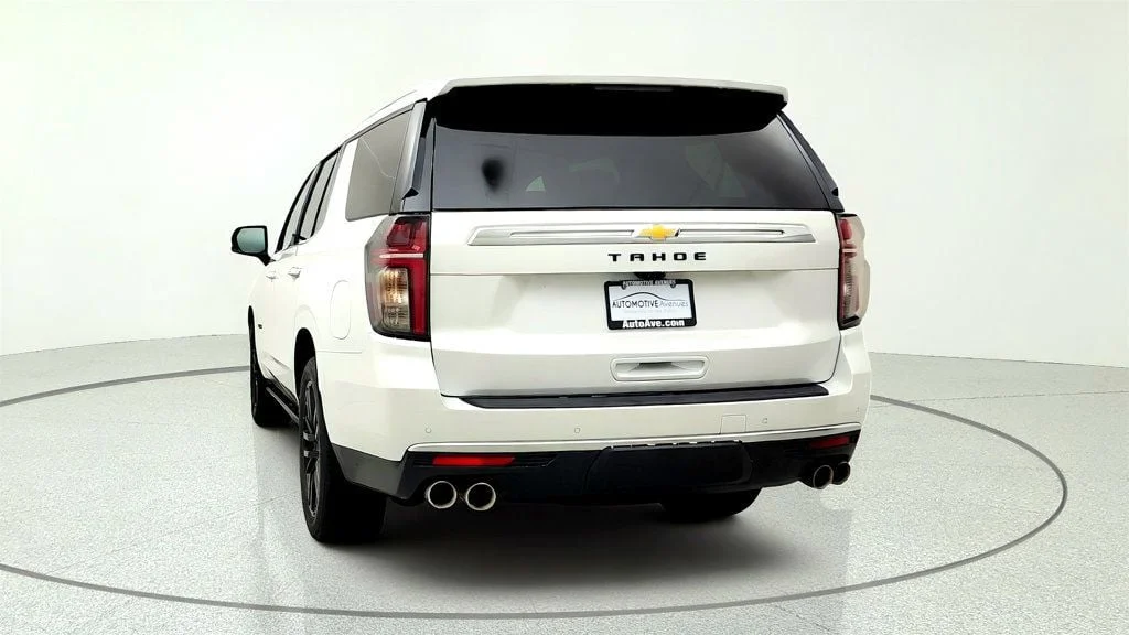 Used 2023 Iridescent Pearl Tricoat Chevrolet 4WD 4dr High Country w/ Deluxe Pkg, 22