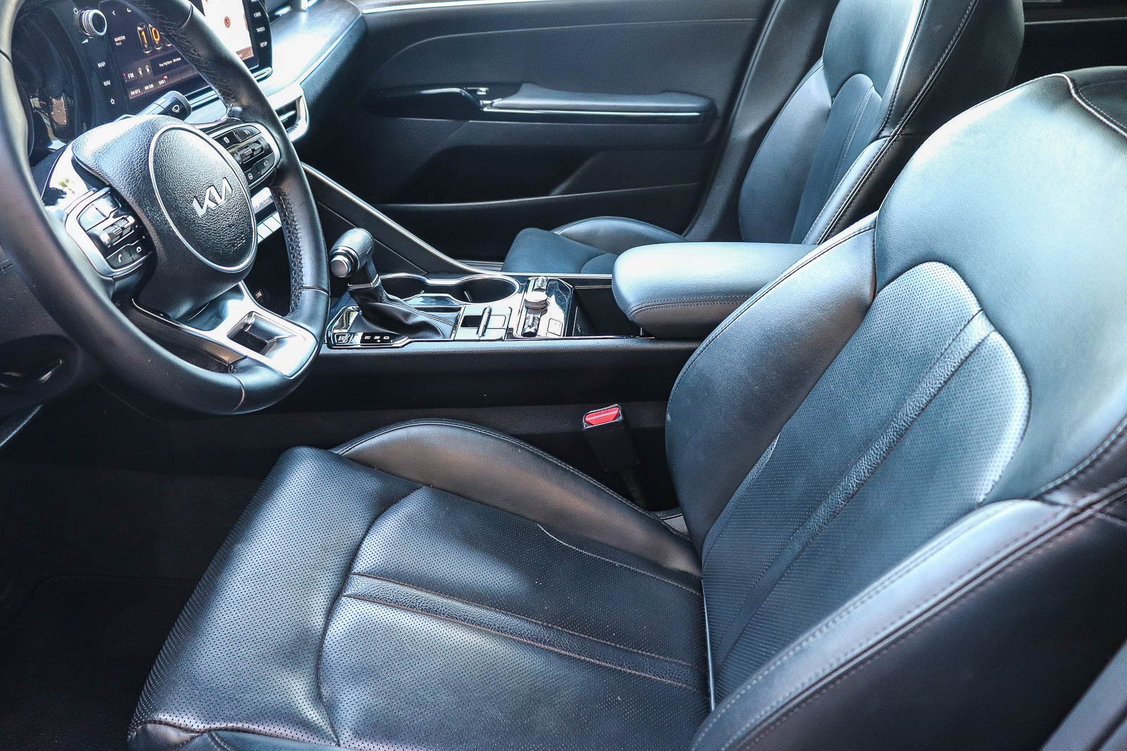 Used 2022 Ebony Black Kia EX image 19