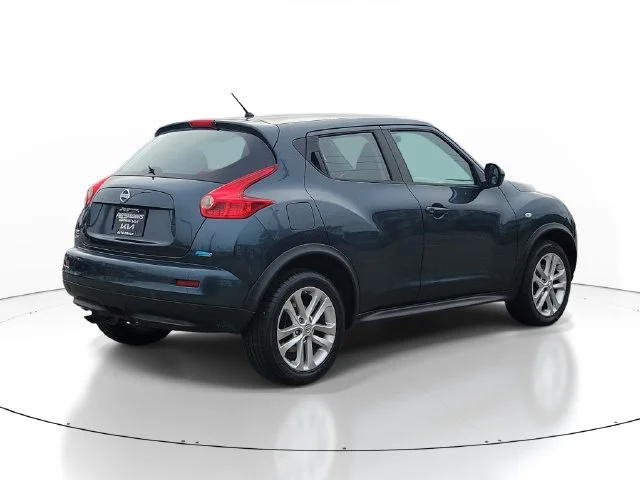 Used 2014 Blue Nissan S image 6