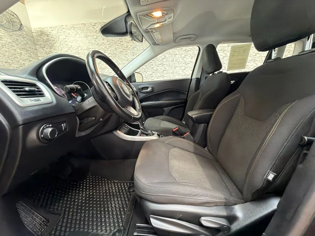 Used 2020 Granite Crystal Metallic Clearcoat Jeep Sport image 24