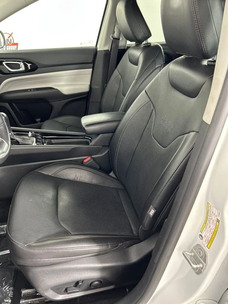 Used 2022 White Jeep Limited image 12