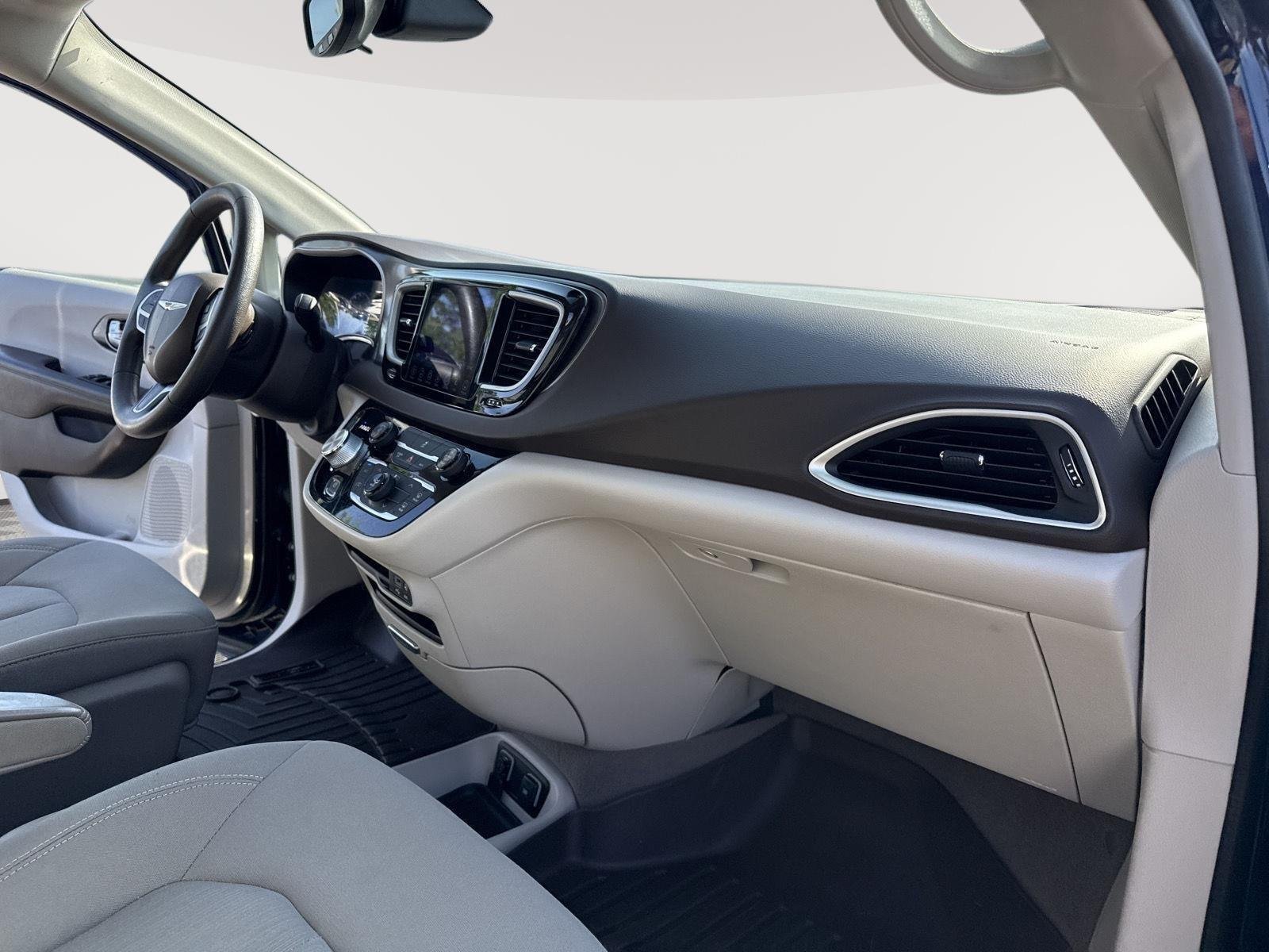 Used 2017 Jazz Blue Pearlcoat Chrysler Touring image 30