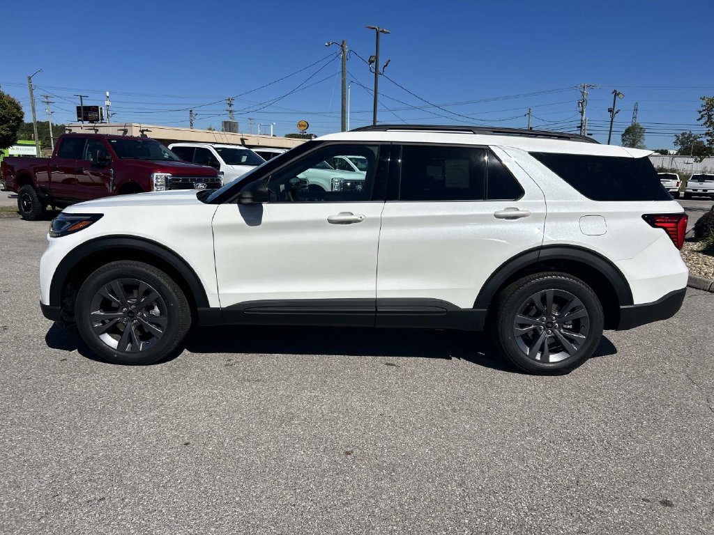 New 2027 Star White Metallic Tri-Coat Ford Active image 7