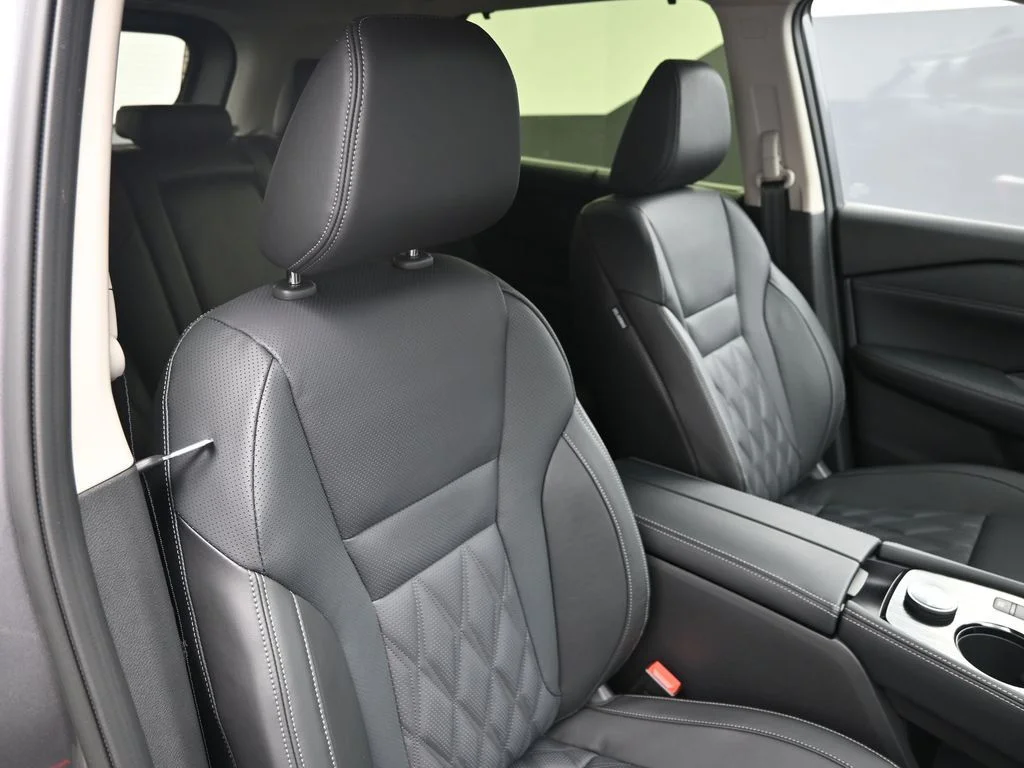 New 2026 Gray Nissan Platinum image 38