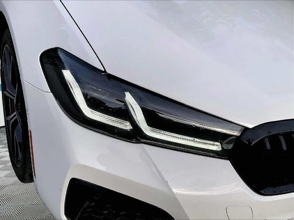 Used 2023 White BMW 530e iPerformance image 32