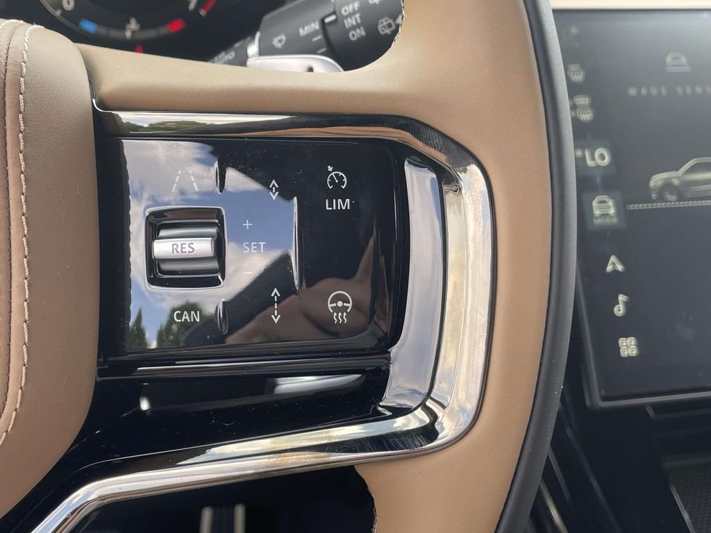 New 2026 Santorini Black Land Rover Dynamic SE image 37