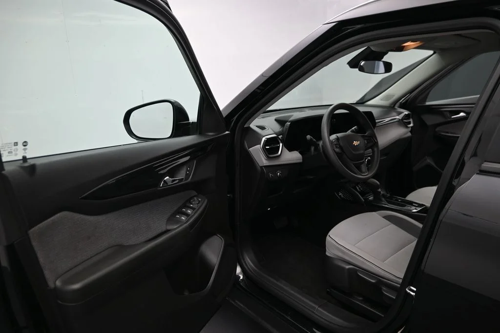 Used 2025 Black Chevrolet LT image 11