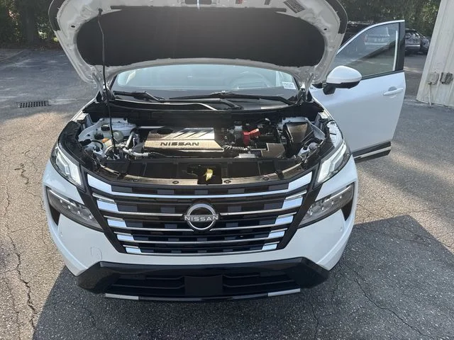 Used 2025 White Nissan Platinum image 33