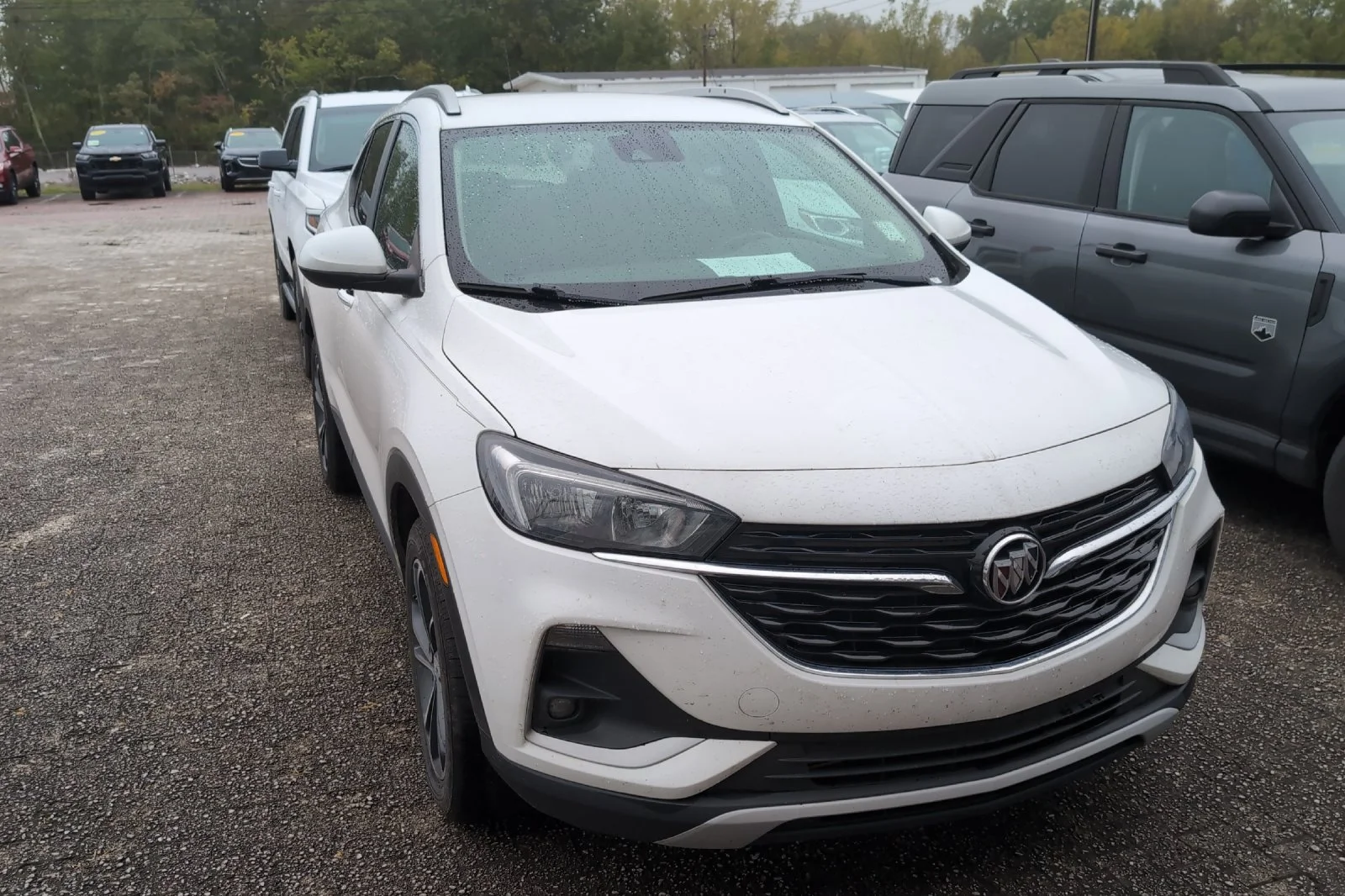 Used 2022 SUMMIT WHITE Buick Select image 12