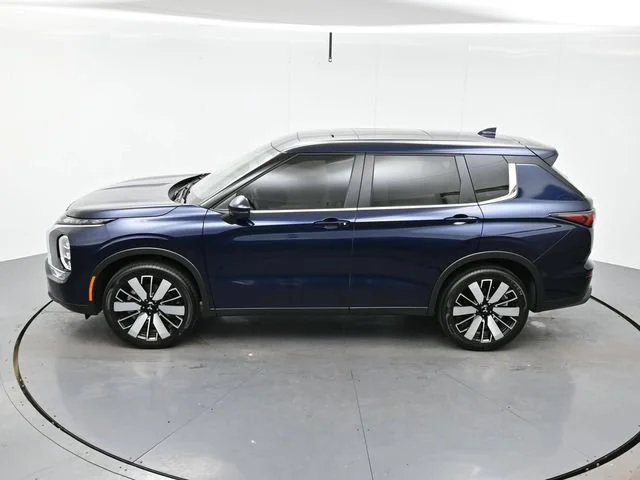 Used 2025 Cosmic Blue Met Mitsubishi SE image 34