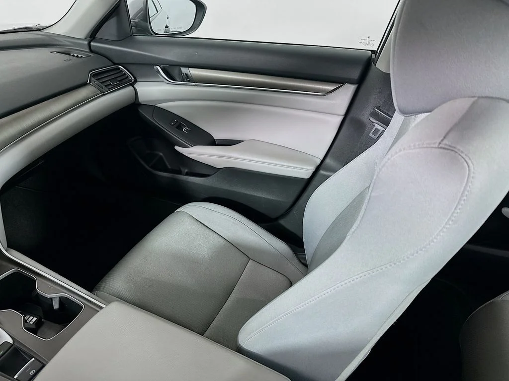 Used 2018 Lunar Silver Metallic Honda LX image 22