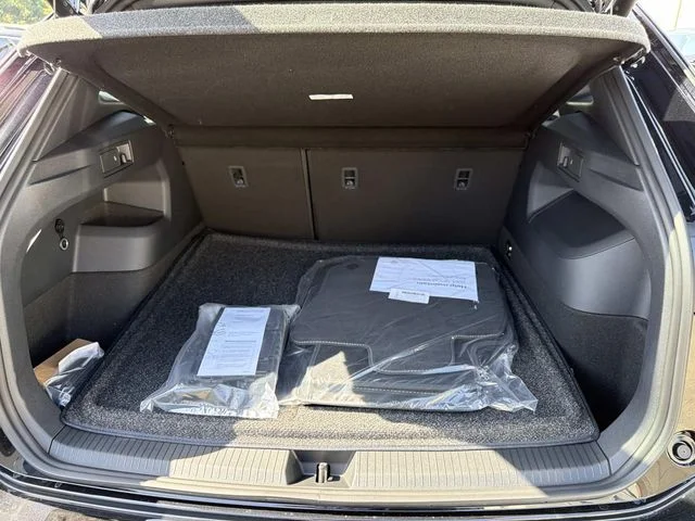 New 2026 Black Volkswagen 2.0T SEL R-Line Turbo image 5