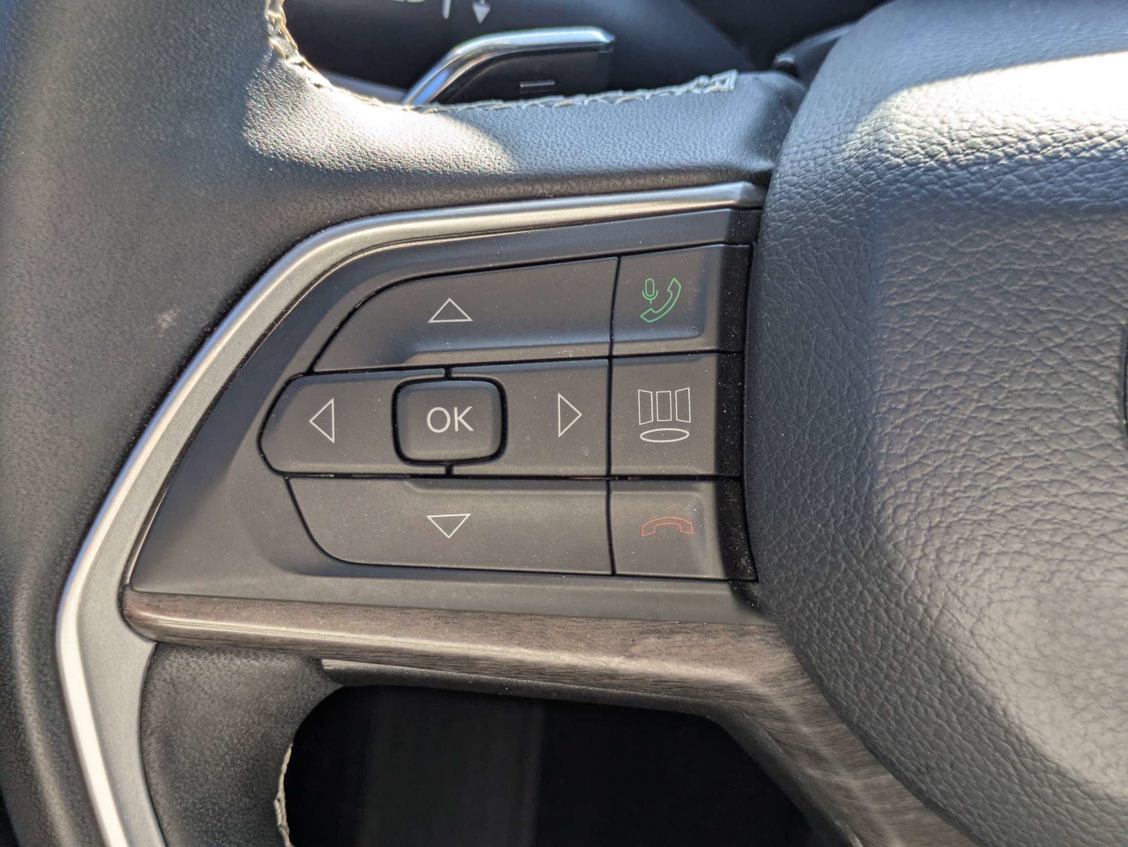 Used 2024 Gray Jeep Limited image 25