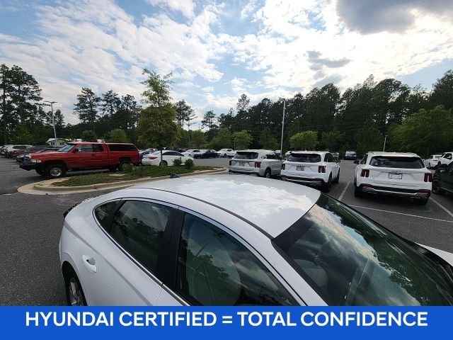 Certified Used 2025 White Hyundai SE image 23