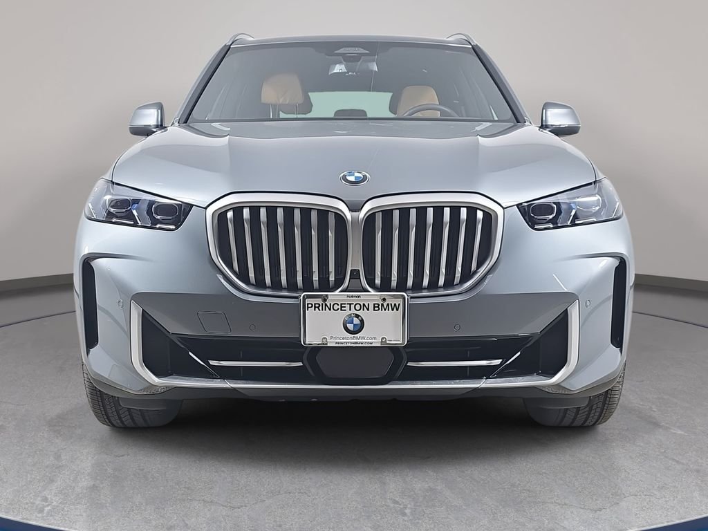 Used 2026 Skyscraper Grey Metallic BMW xDrive40i image 3