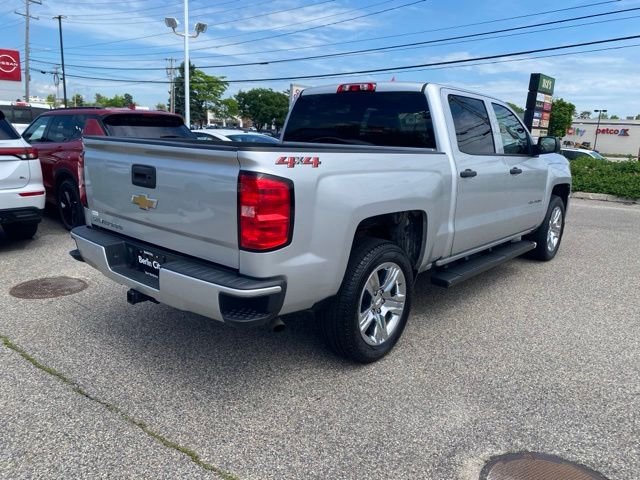 Used 2018 Silver Ice Metallic Chevrolet Custom image 3