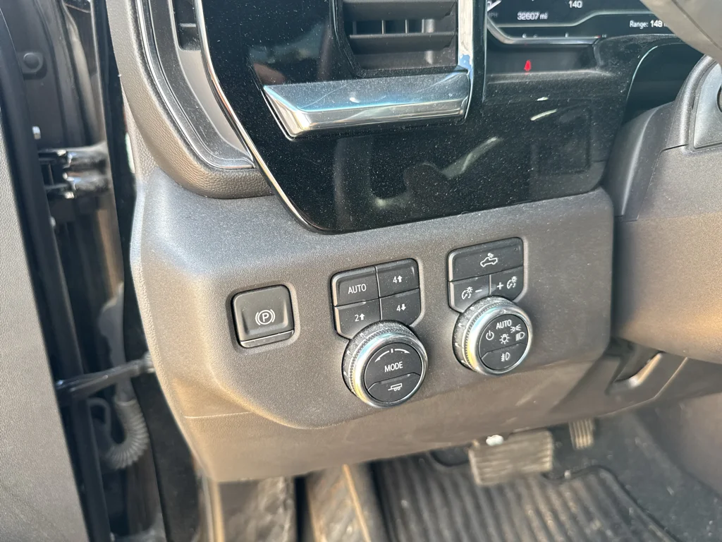 Used 2025 Onyx Black GMC Elevation image 10