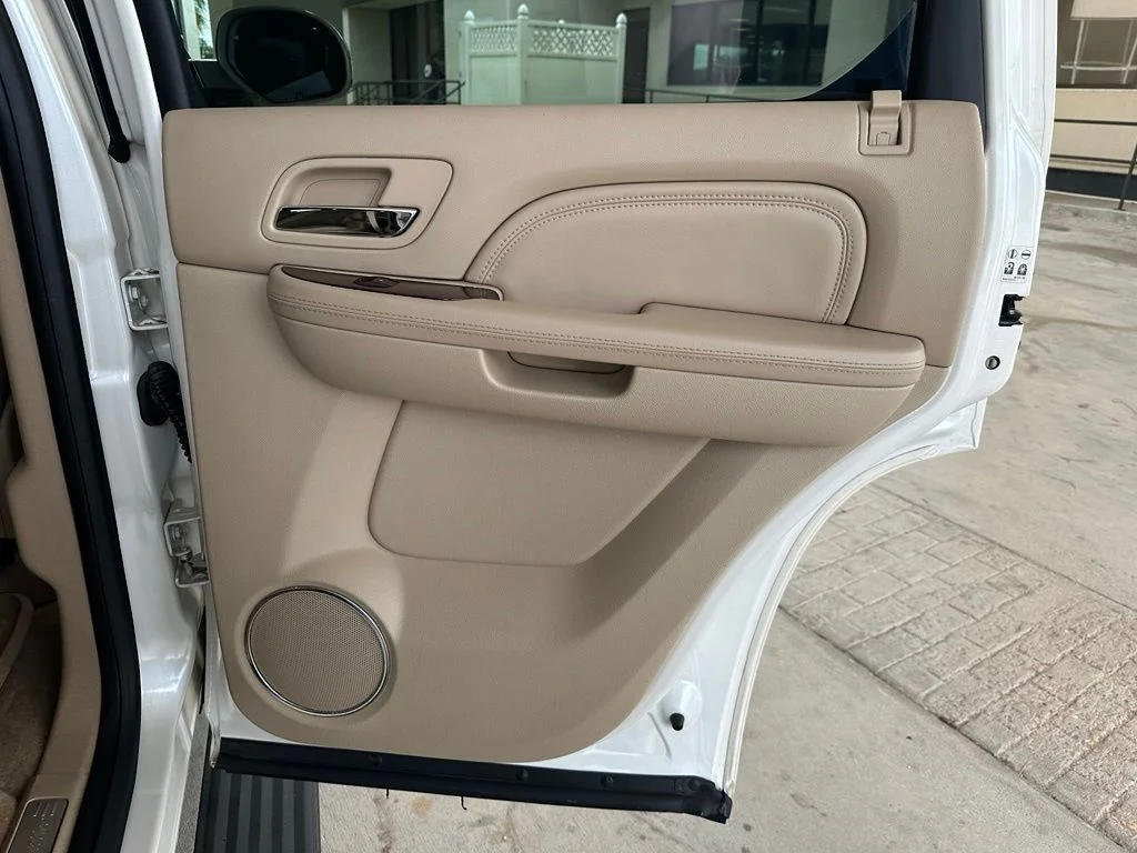 Used 2011 White Cadillac Premium image 29