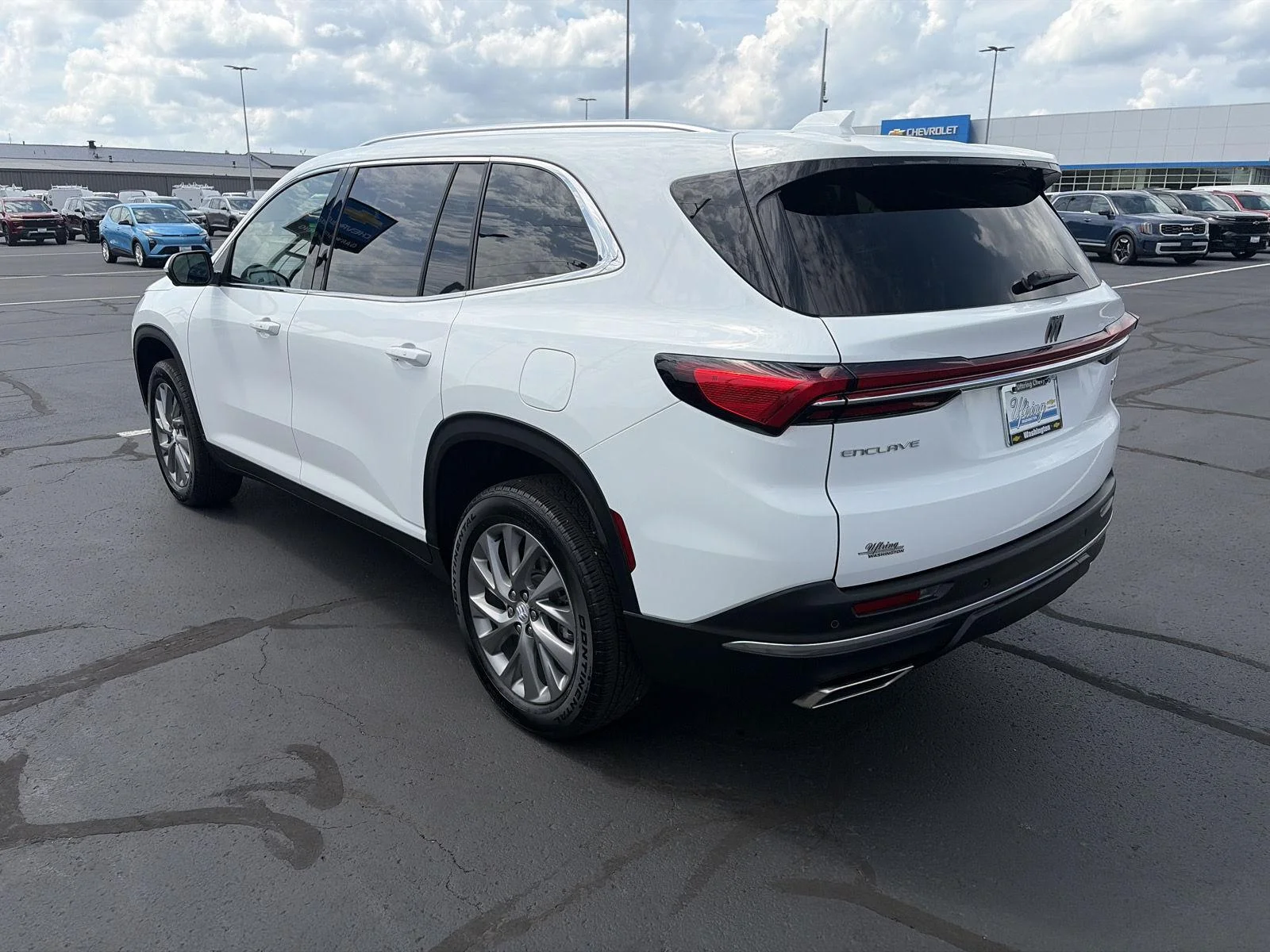 Used 2025 Summit White Buick Preferred image 9