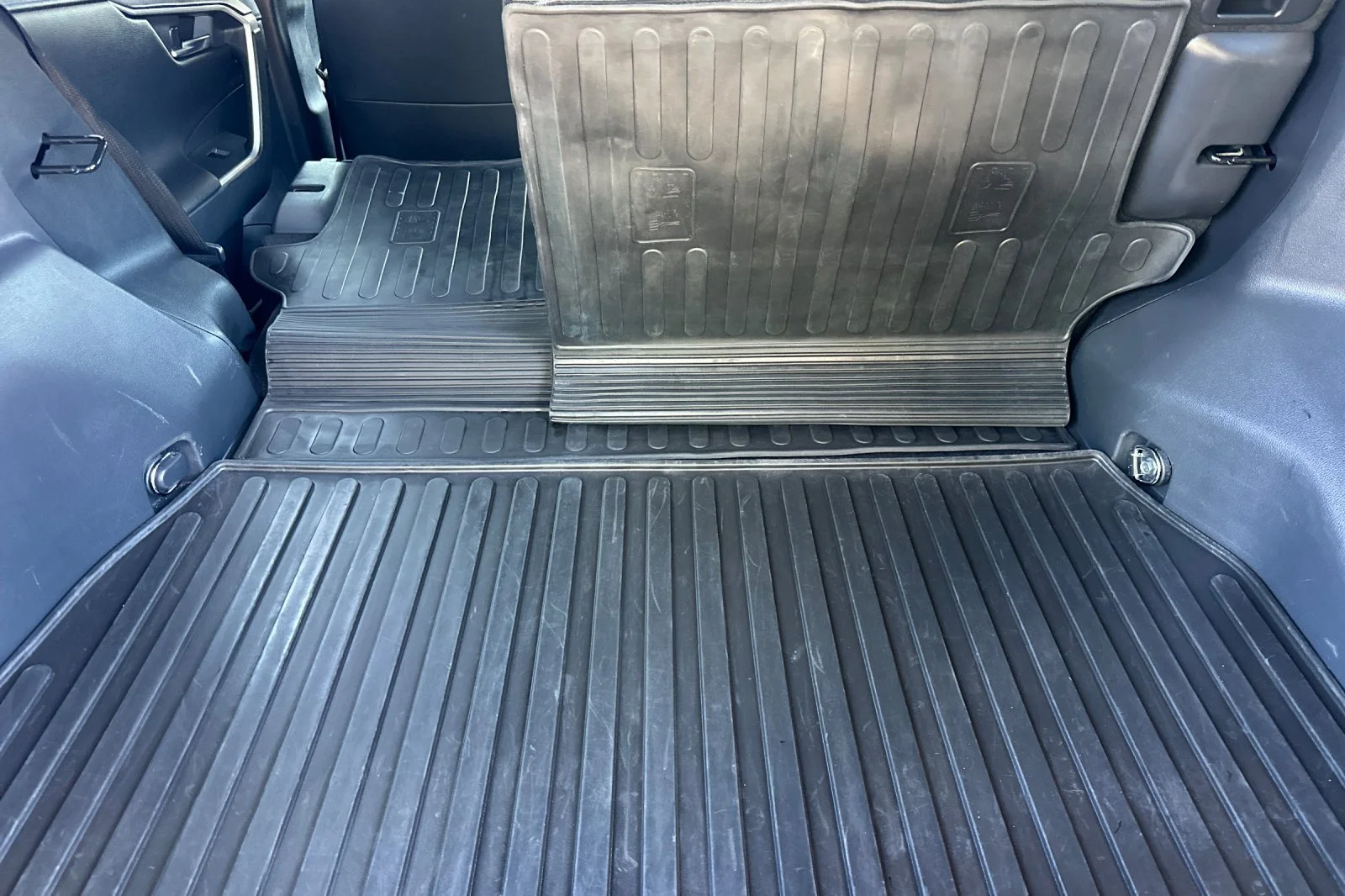 2025 Toyota RAV4 XSE - Photo 21