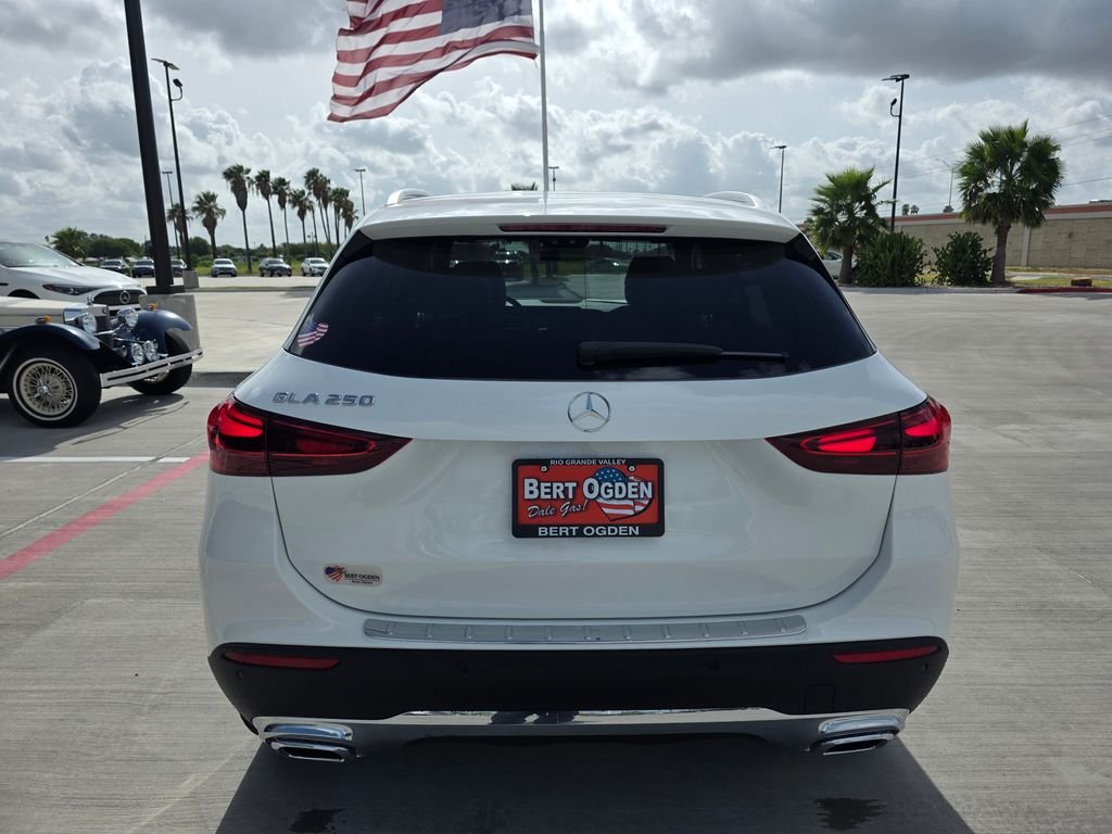 New 2026 Polar White Mercedes-Benz GLA 250 image 6
